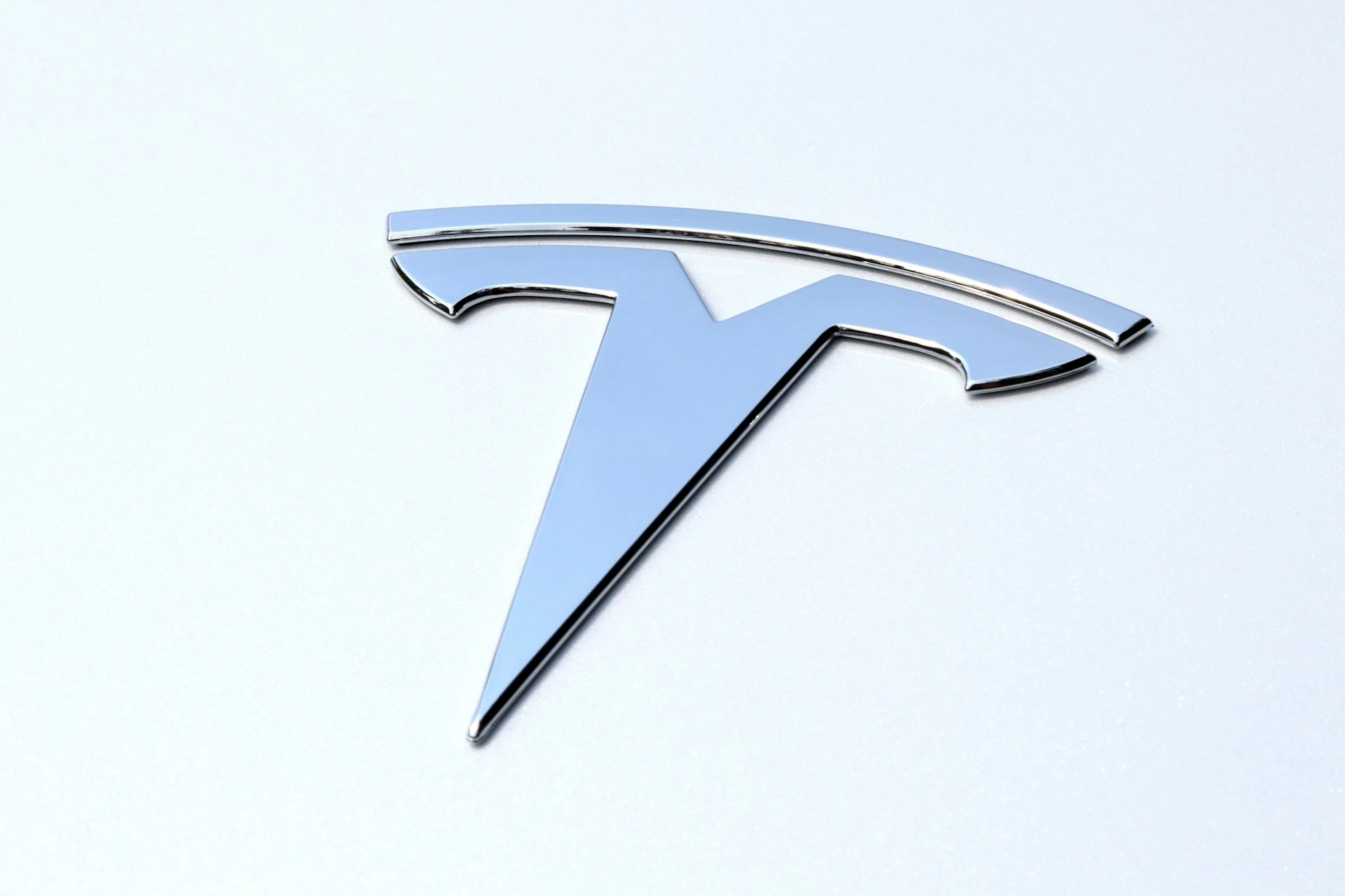 White Tesla - Melbourne Car Wash - Homepage Webp-image